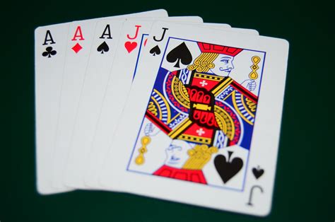 how to beat a full house in poker